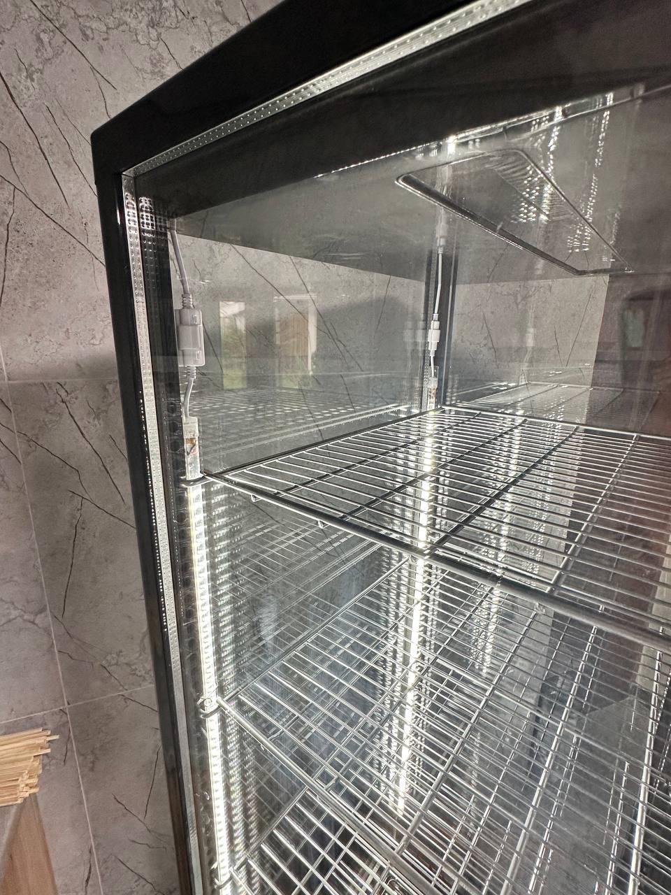 Холодильная витрина GoodFood RT235L3 чёрная